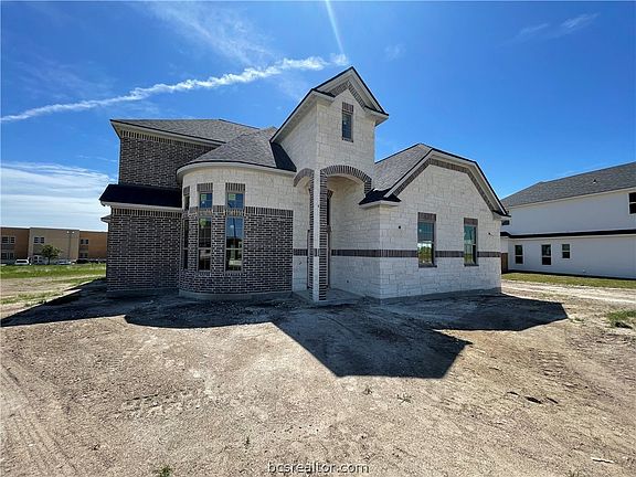 3rd image of 4215 Skylar Dr