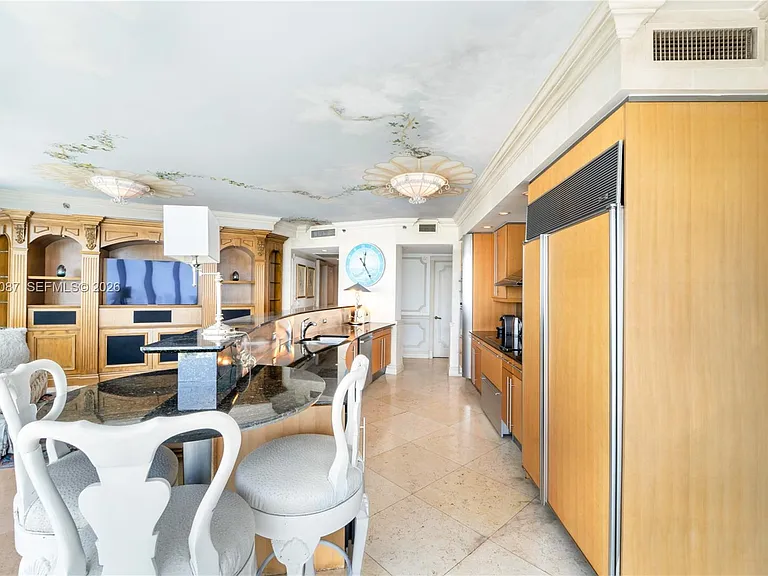 1000 S Pointe Dr #2501 — Photo 37