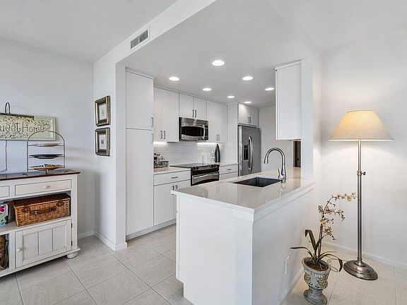 3rd image of 3300 S Ocean Blvd APT 401N