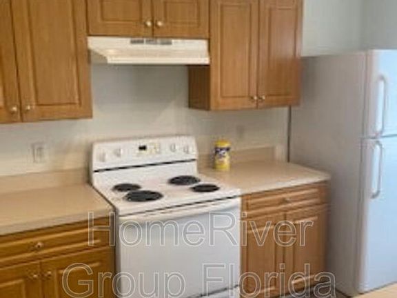 3rd image of 2052 SE Heathwood Cir