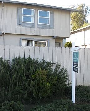 1st image of 715 Reseda Dr APT 2
