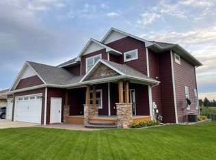 2901 Crescent Dr, Minot, ND 58703