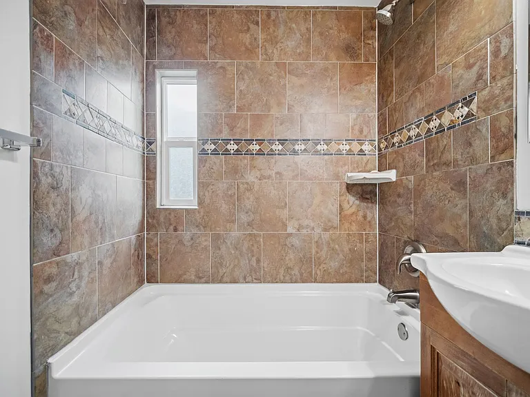 2403 W Everett Ave — Photo 19