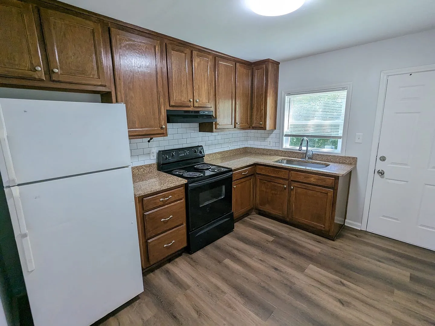 Lovely 2 Bedroom / 1 Bath Home for Rent — Photo 4