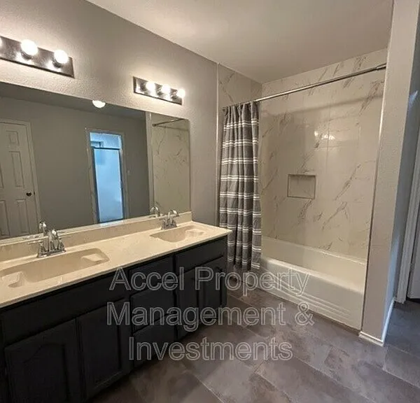 214 W 17th St — Photo 10