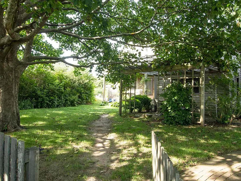 171 Hummock Pond Rd — Photo 2