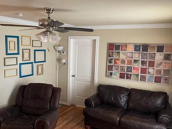 3rd image of 504 Woodruff Ln