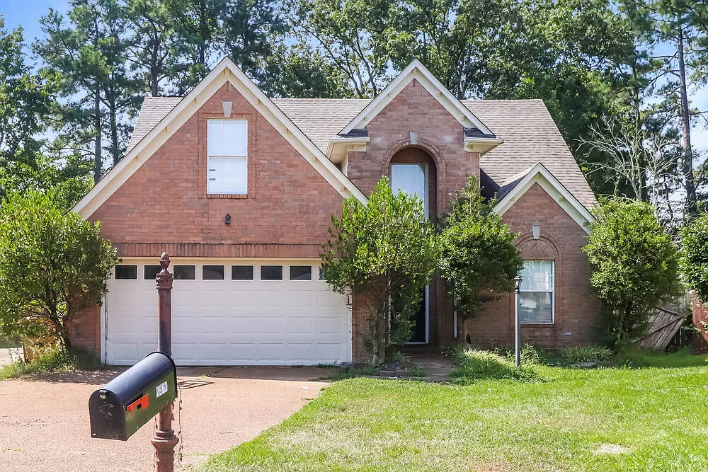 4 bed, 2.5 bath, 2163 sqft, $2,430 — Photo 1