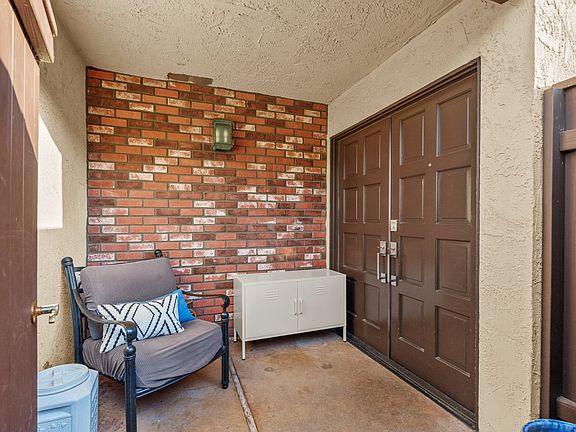 2nd image of 2666 31st St Unit 8