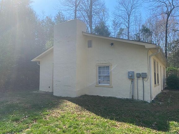 2nd image of 3650 Oak Dr