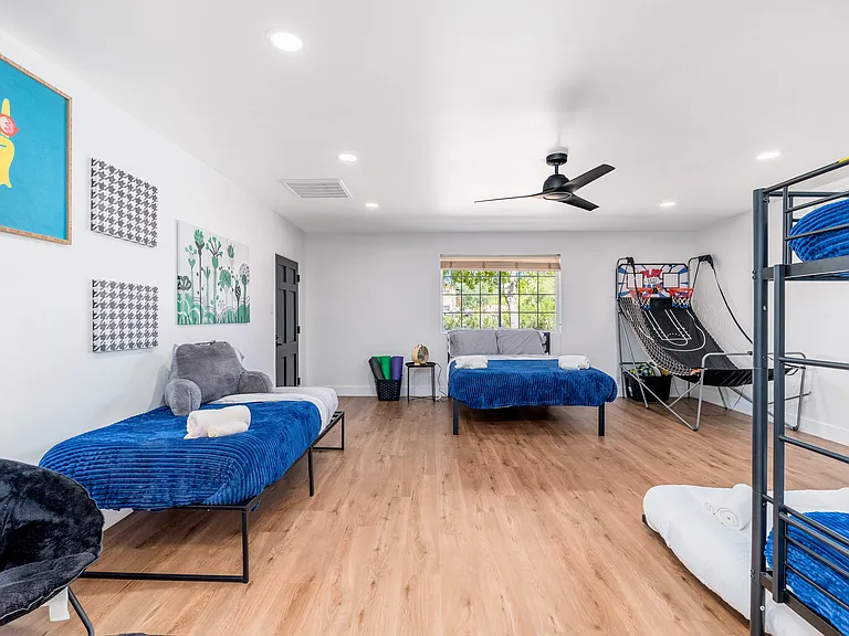 2027 E Glendale Ave — Photo 30