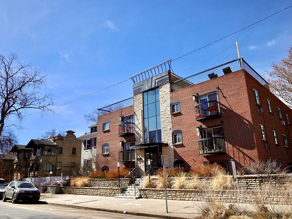 1231 N Downing St #203