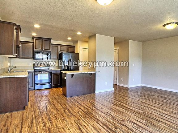 3rd image of 7413 NE 56th St