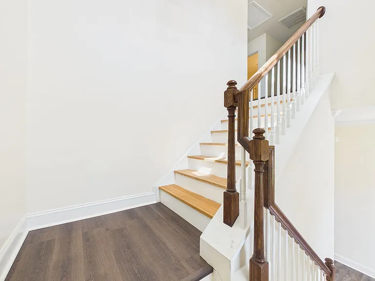 4901 Warwick Rd E — Photo 19