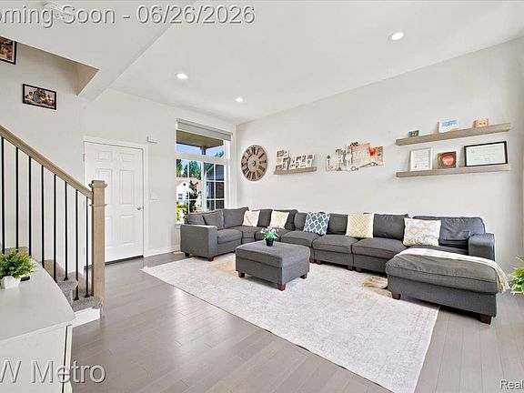 4th image of 21620 Rosedale St