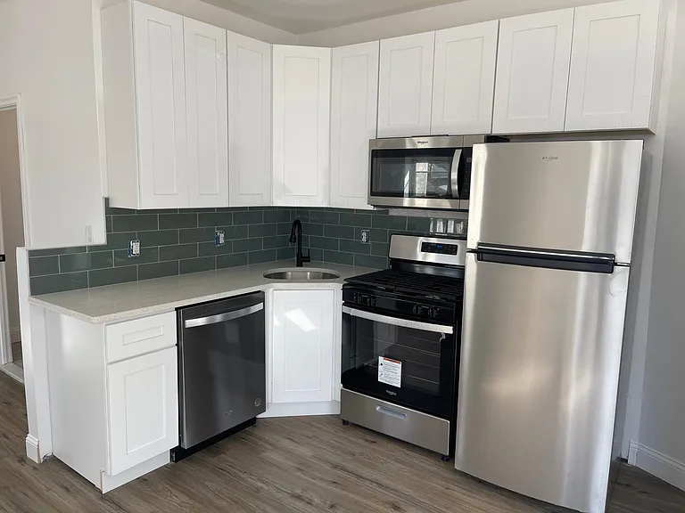 110 Beloit Ave #D — Photo 4