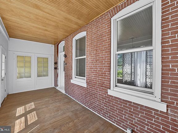 5th image of 132 4th Ave