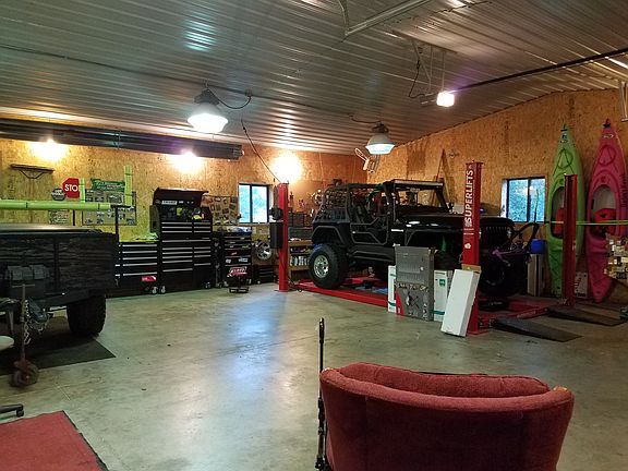 Detached garage