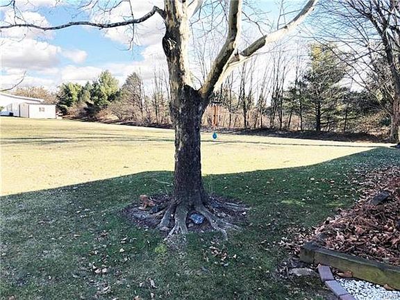 3rd image of 229 Greenbriar Dr S