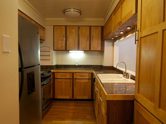 4th image of 231 E Park Ave