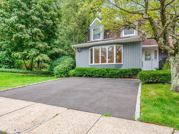 131 Terrace Court #131, Woodbury, NY 11797