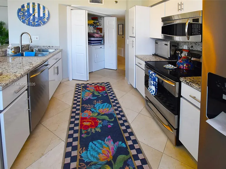 540 Brickell Key Dr #1513 — Photo 16