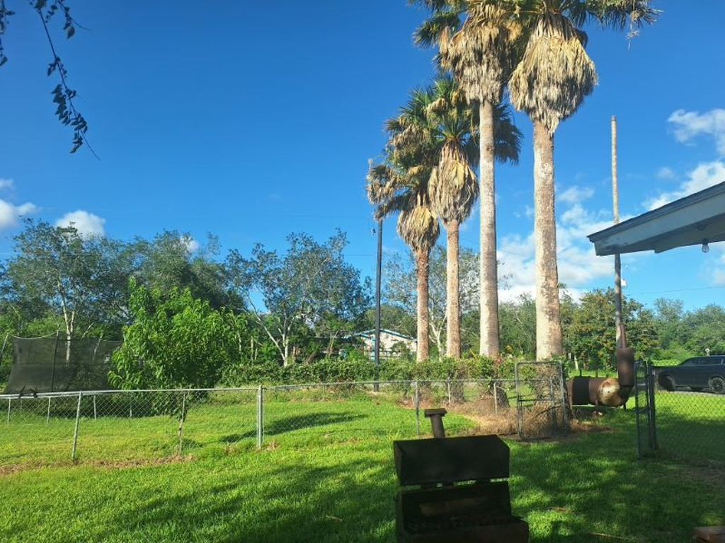 225 Linney Ln, Beeville, TX - View 3