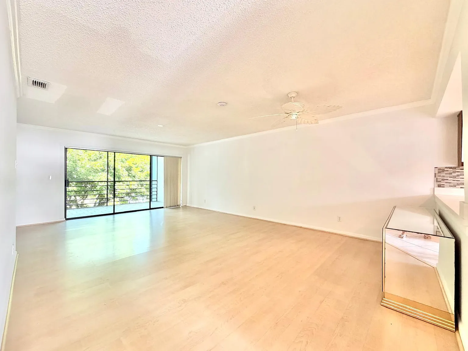 2 bed, 2.0 bath, 1188 sqft, $1,950 — Photo 4