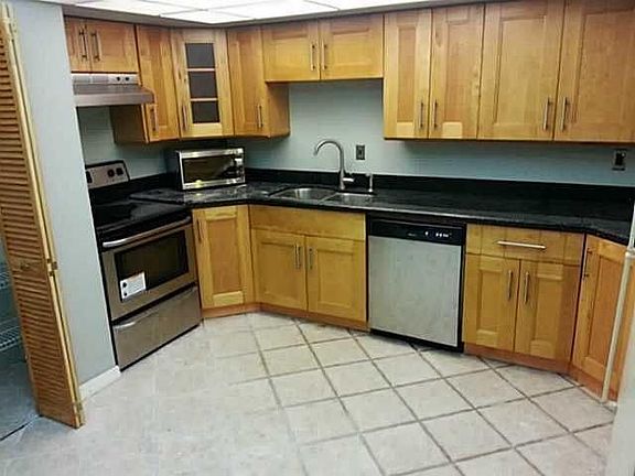 3rd image of 562 NW 97th Ave