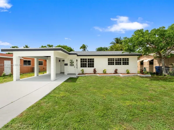 2527 Plunkett St, Hollywood, FL 33020