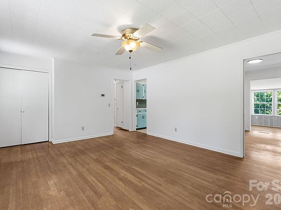 5th image of 167 Pauline Ave