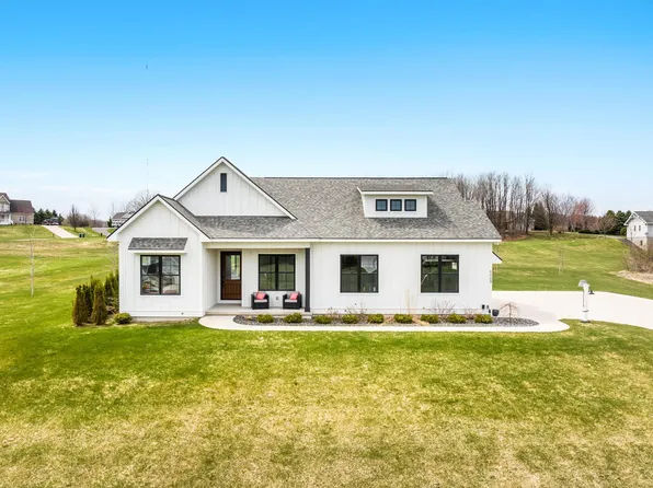 5069 Stonefield Dr, Traverse City, MI 49684