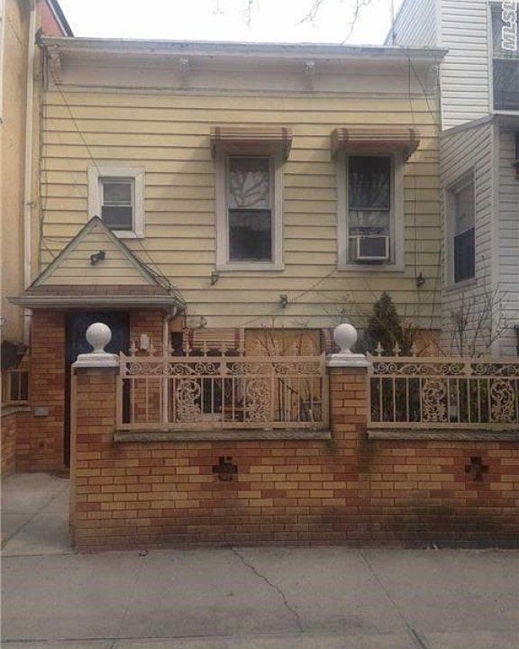 1st image of 43 E 32nd St