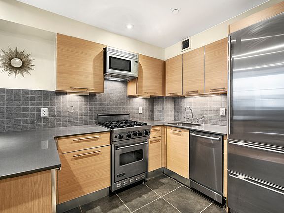 4th image of 215 E 81st St APT 5B