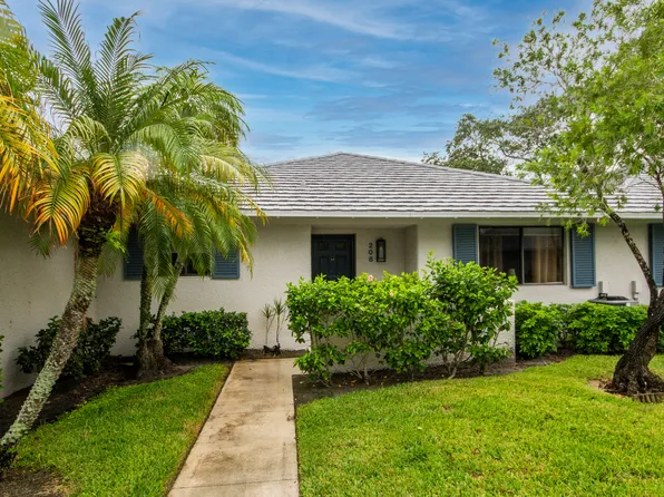 208 Club Drive, Palm Beach Gardens, FL 33418