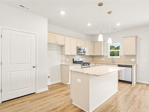 3rd image of 2112 Mayberry Dr
