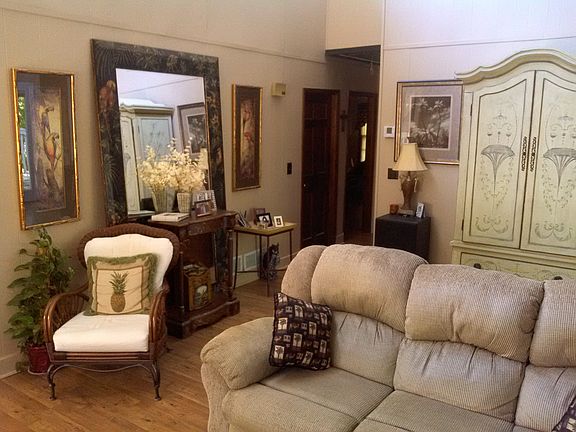 4th image of 6105 White Oak Dr