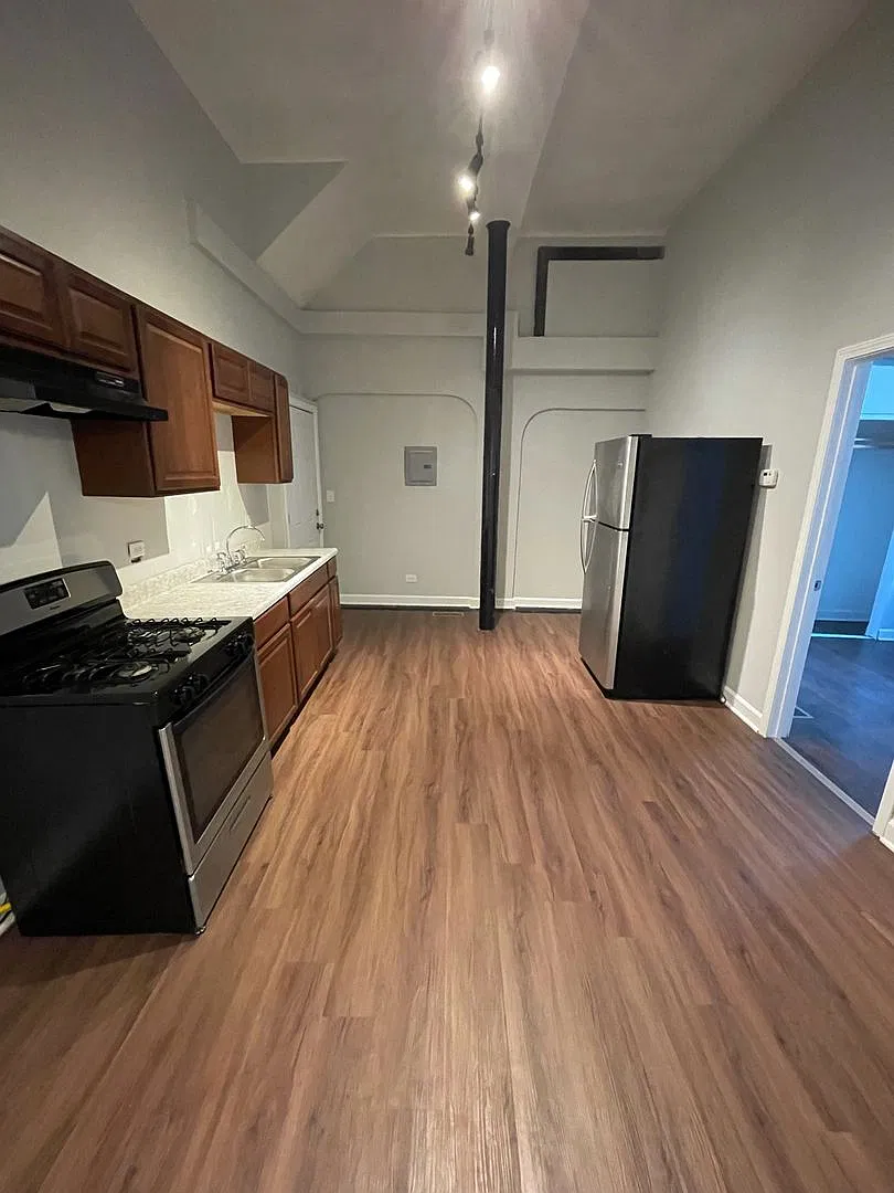 2065 Coulter St & 2409-11 S Hoyne Ave — Photo 3
