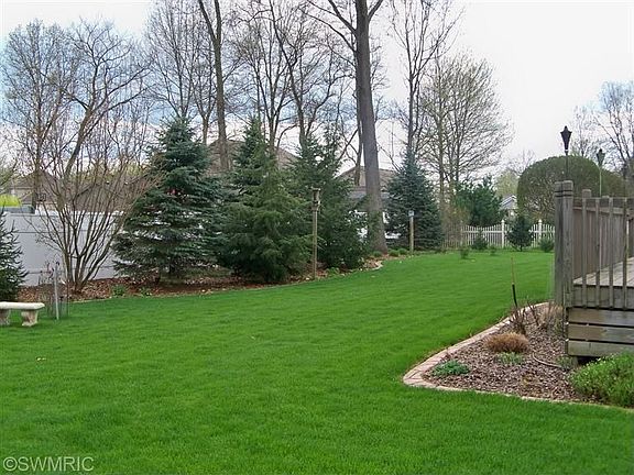 3rd image of 25475 Joelle Ct