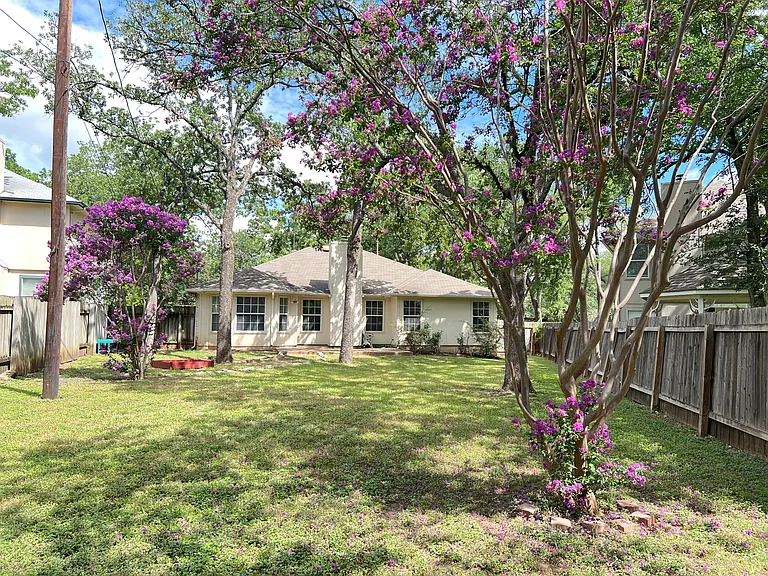 7421 Lady Suzannes Ct — Photo 30