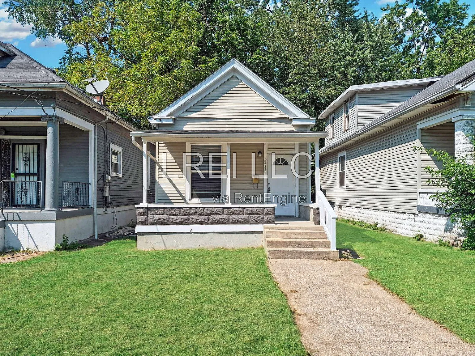 3 bed, 1.0 bath, 1152 sqft, $1,245 — Photo 1