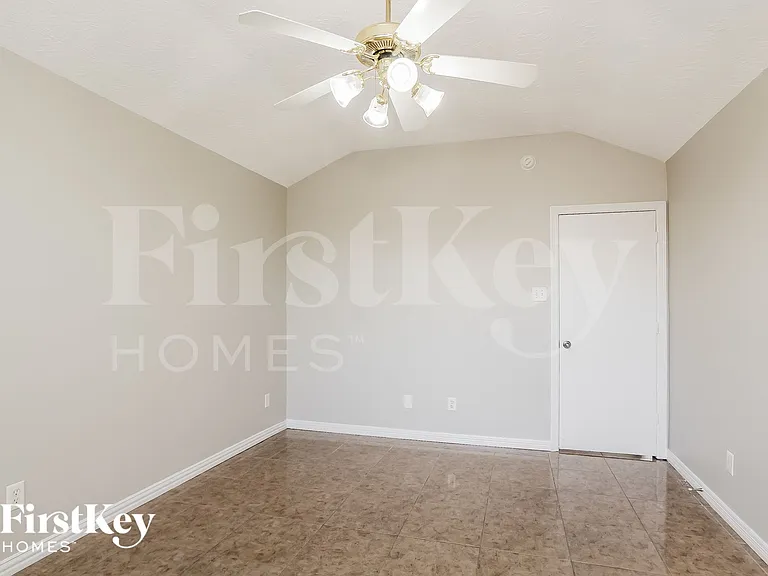 3218 Red Cedar Dr — Photo 7