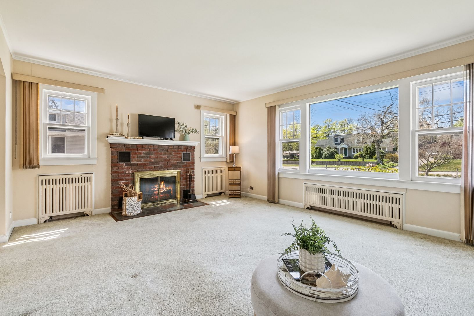  Living room with fireplace