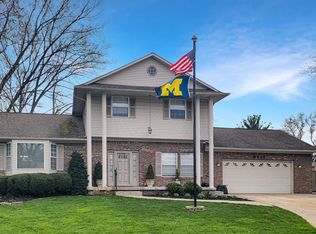 9117 Pine Bluff Dr, Flushing, MI 48433