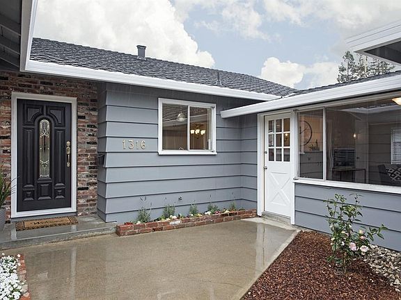 3rd image of 1316 El Moro Dr
