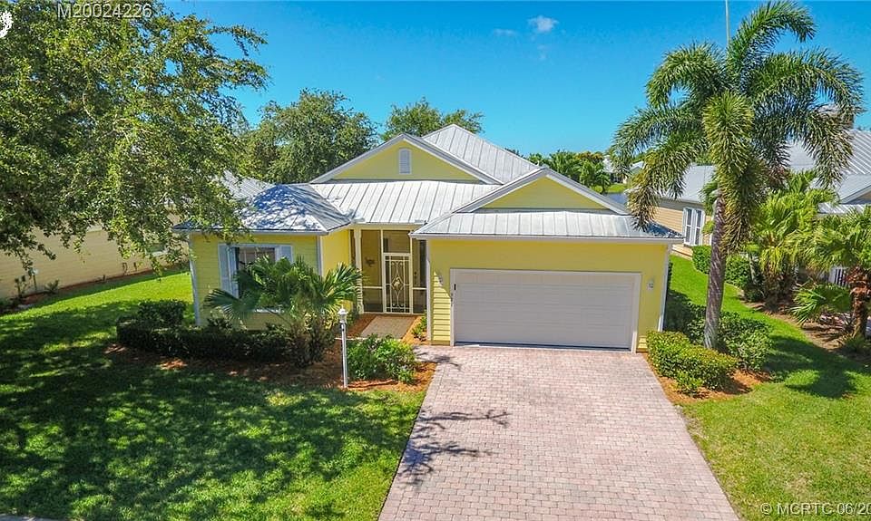 1st image of 571 NE Canoe Park Cir