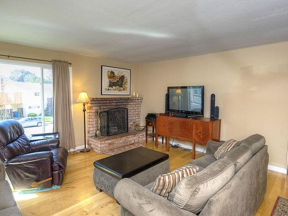 4th image of 1564 Miranda Ct