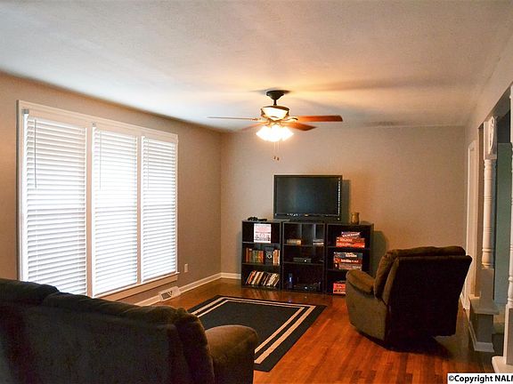 3rd image of 516 Jeffery Dr NW