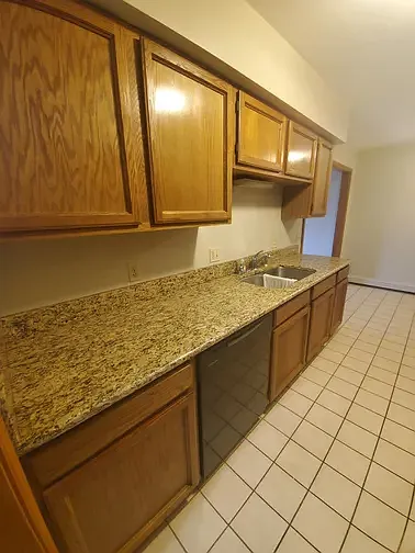 10 Nuttall Ln #12 — Photo 11