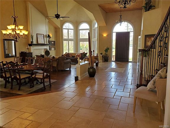 3rd image of 88 Aspenwood Dr
